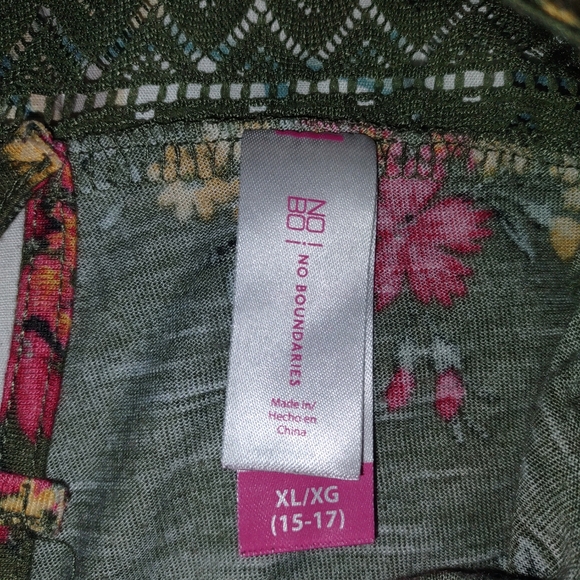 "no boundaries" XL (15/17) top (t-shirt blouse), Bayleaf green, floral - Picture 5 of 7